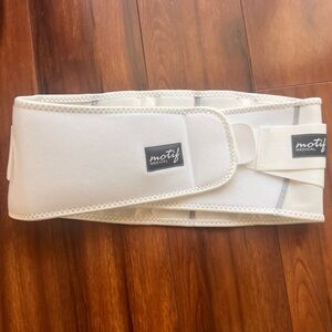 Motif Medical Women's White Support Belt
